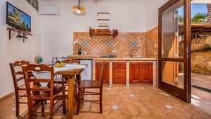 Căn hộ, 1 phòng ngủ, hút thuốc, ban công | Phòng ăn