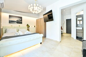 1 bedroom, in-room safe, iron/ironing board, free WiFi