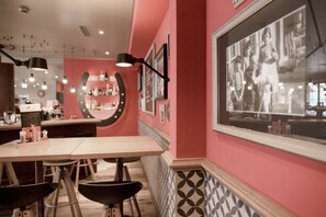 Bar (in der Unterkunft)