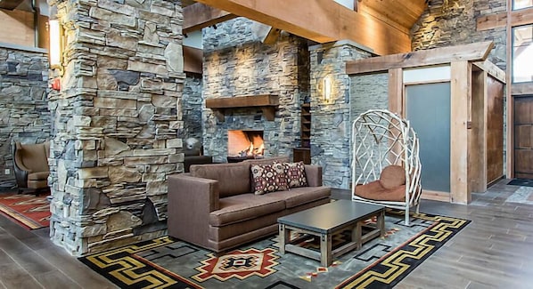 Interior - Amazing Paradise Point Resort in Hollister! (Hollister)