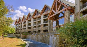 Exterior - Amazing Paradise Point Resort in Hollister! (Hollister)