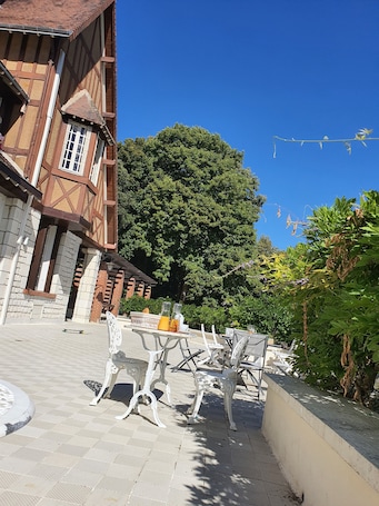 Exterior. Le Manoir du Coeur Volant B&B