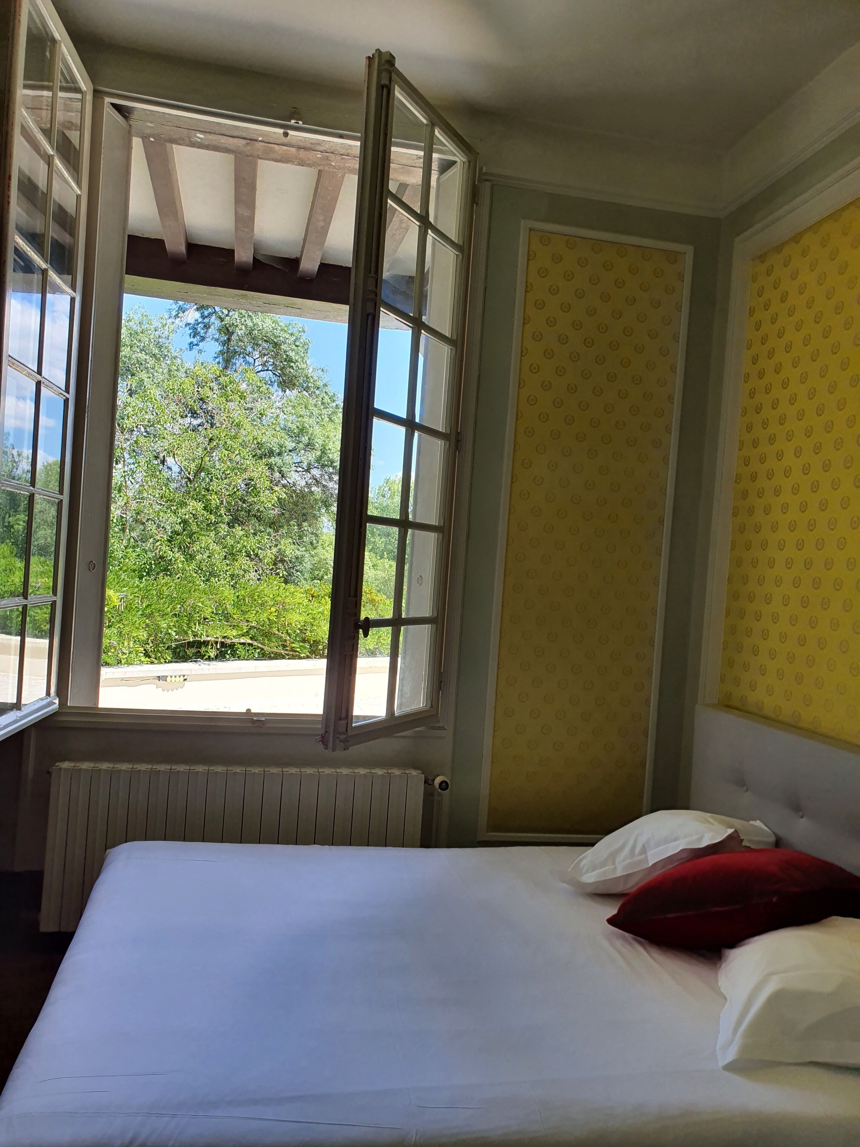 Family Room (La Queen Yvonne) | Premium bedding, down duvets, Tempur-Pedic beds, individually decorated