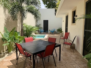 Outdoor dining - Centro Mérida Mexico  single level 2 bedroom house (Mérida)