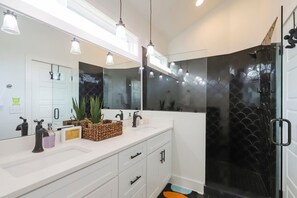 Bathtub, hair dryer, towels, shampoo