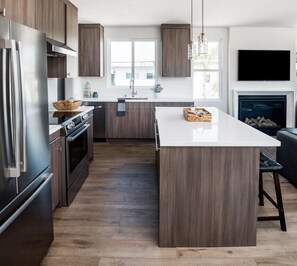 KĂŒhlschrank, Mikrowelle, Ofen, Herdplatte