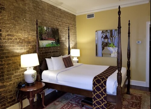 The Lodge Alley Inn in the heart of Charleston!