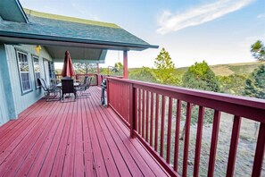 Outdoor dining - Come Stay at Life's a Hoot (Ruidoso)