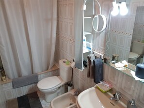 Apartment, 1 Bedroom, Terrace, City View | Bathroom