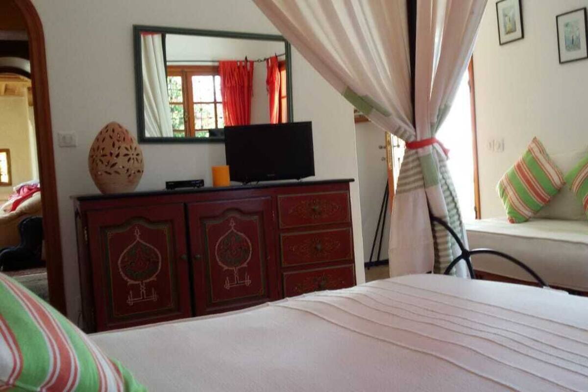 Minibar, escritorio, cortinas blackout y cunas gratuitas 