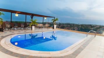 Udendørs pool, liggestole