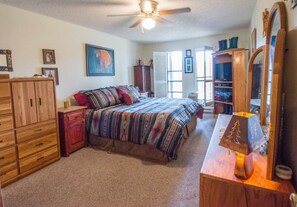 1 غرفة نوم ومكواة/لوح كي وواي فاي وملاءات أسرّة