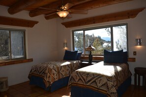 2 bedrooms, iron/ironing board, Internet, bed sheets - Casa Julia Beautiful Secluded 2 Bedroom 2 Bath Home with Million Dollar Views (Taos)