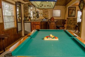 Game room - Raw Hide Lodge - Unit M1 (Ruidoso)