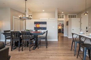 Dining - Hideaway Station TE 405 (Winter Park)