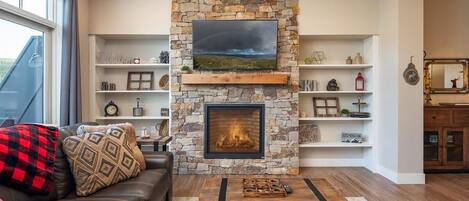 Televisión y chimenea
