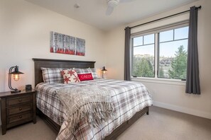 3 bedrooms, free internet, bed sheets