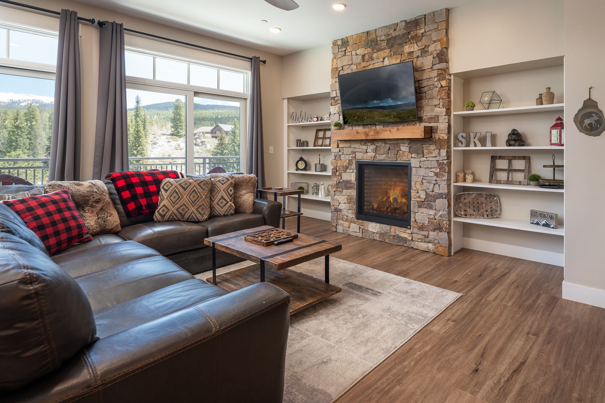 Télévision, cheminée