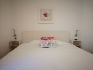 1 bedroom, in-room safe, iron/ironing board, free WiFi