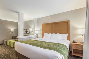 Suite, 1 très grand lit et 1 canapé-lit, non-fumeur | Ameublement unique, bureau, espace de travail pour ordinateurs portables