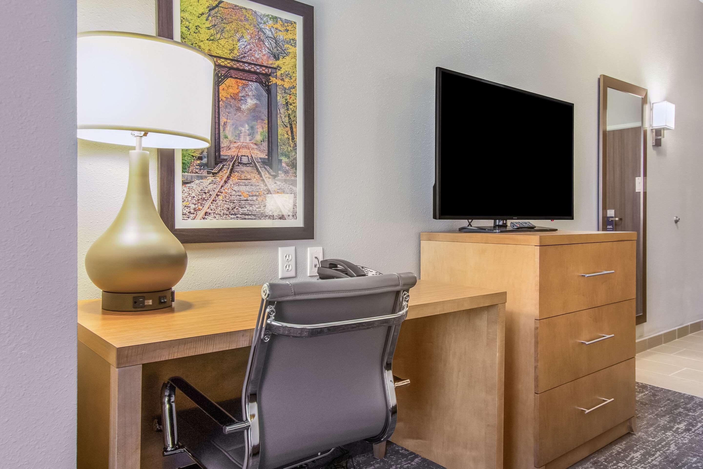 standard room, 1 king bed, non smoking | individually furnished, desk, laptop workspace, blackout curtains