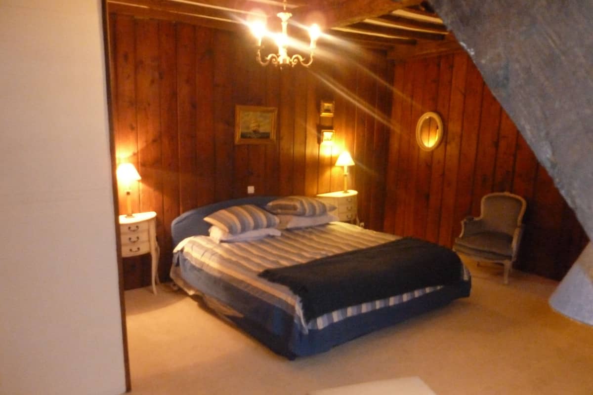 7 bedrooms, individually decorated, individually furnished