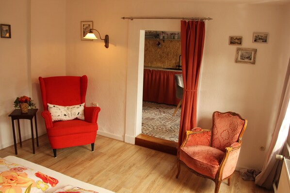1 bedroom, bed sheets