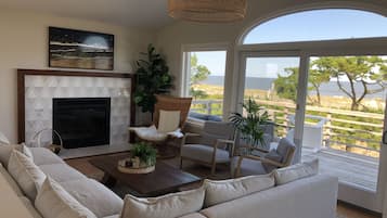 Smart TV, fireplace, ping pong