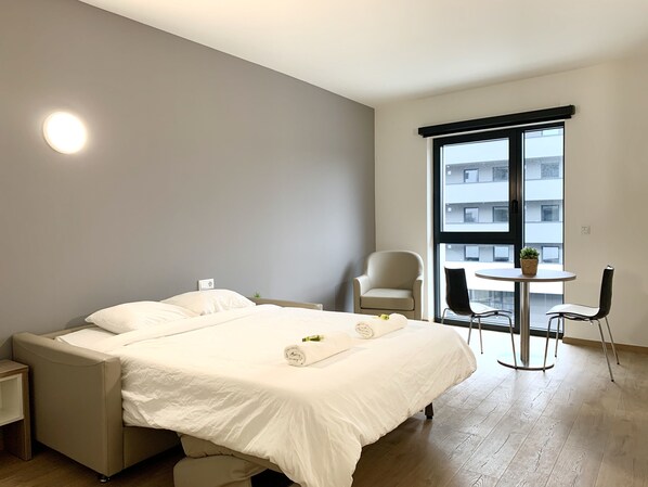 Studio | Didekorasi berbeda-beda dan dilengkapi dengan perabotan berbeda-beda