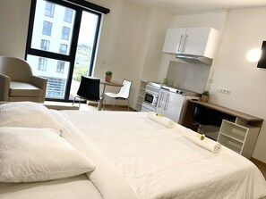 Studiolejlighed | Individuelt design, individuel indretning, skrivebord