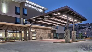 A hotel exterior with a covered entrance, stone facade, and signage for Springhill Suites by Marriott. - Springhill Suites by Marriott Durango (Durango)