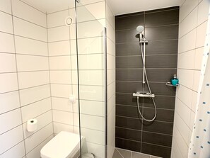 Studio | Bathroom shower - Modern Spacious Studio Near Rockhal DT (Esch-sur-Alzette)