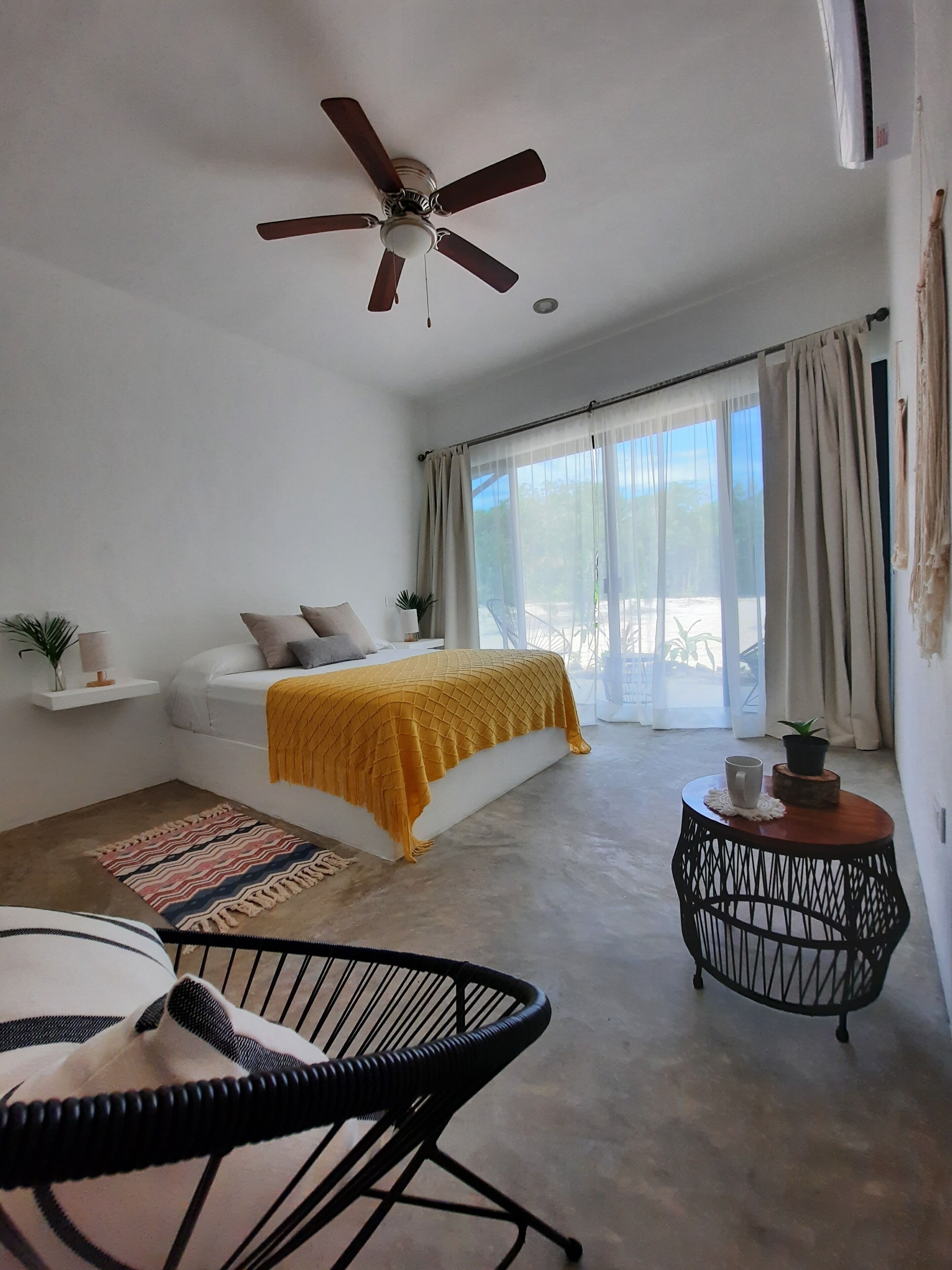 Departamento de diseñador | Decoración personalizada, muebles diferentes y escritorio 