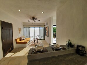 Deluxe Apartment, Air conditioning, Garden View | Living area - Arkah (Akumal)