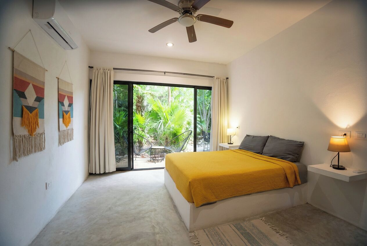 Design-Apartment | Individuell dekoriert, individuell eingerichtet, Schreibtisch