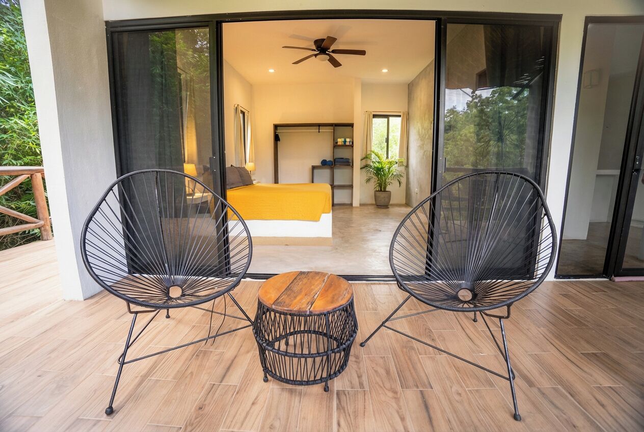 Deluxe-Apartment, Klimaanlage, Gartenblick | Individuell dekoriert, individuell eingerichtet, Schreibtisch