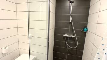 Studio | Bathroom | Shower, hair dryer, towels, soap