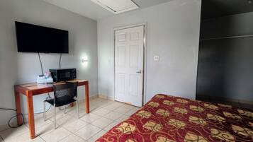 Huone, 1 keskisuuri parisänky, tupakointi kielletty