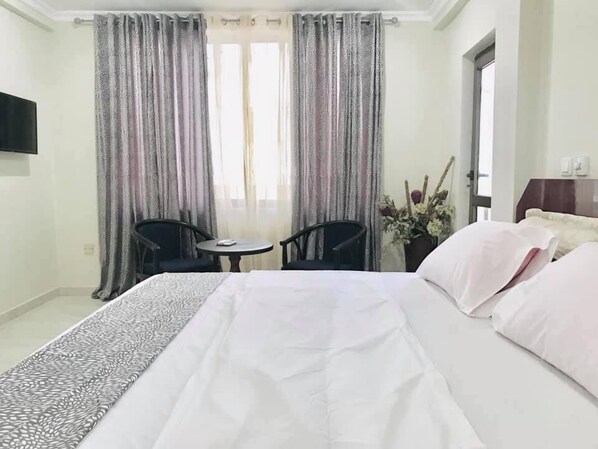 Apartment, 1 Bedroom | Desk, iron/ironing board, free WiFi, bed sheets - Les Suites Pres (Accra)