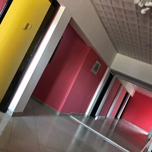 Hallway - Les Suites Pres (Accra)