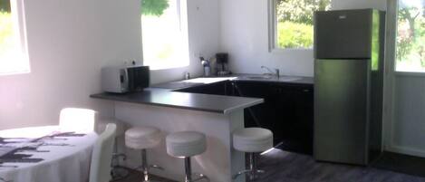 Réfrigérateur, micro-ondes, four, lave-vaisselle