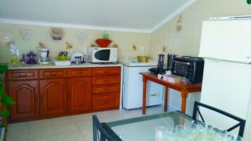 Fridge, microwave, oven