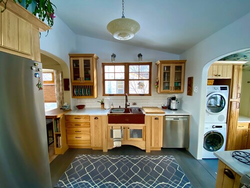 SoBo Cottage - Your 5-Star Stay in Downtown Bozeman