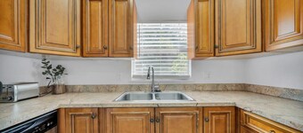 コンベンションセンター、ローズマリースクエア（シティプレイス）の家全体。