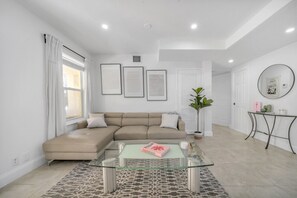 Smart TV, Netflix, streaming services