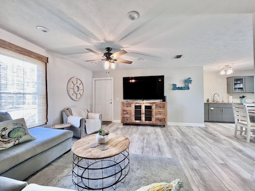 2 Units in 1, Private Patio, Community Pool, Free High-Speed Wi-Fi, Pet Friendly