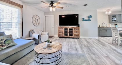 2 Units in 1, Private Patio, Community Pool, Free High-Speed Wi-Fi, Pet Friendly