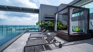 Outdoor pool, open 7:00 AM to 8:00 PM, pool loungers