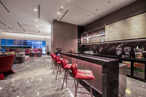 Bar (on property) - Holiday Inn Johor Bahru City Centre by IHG (Johor Bahru)
