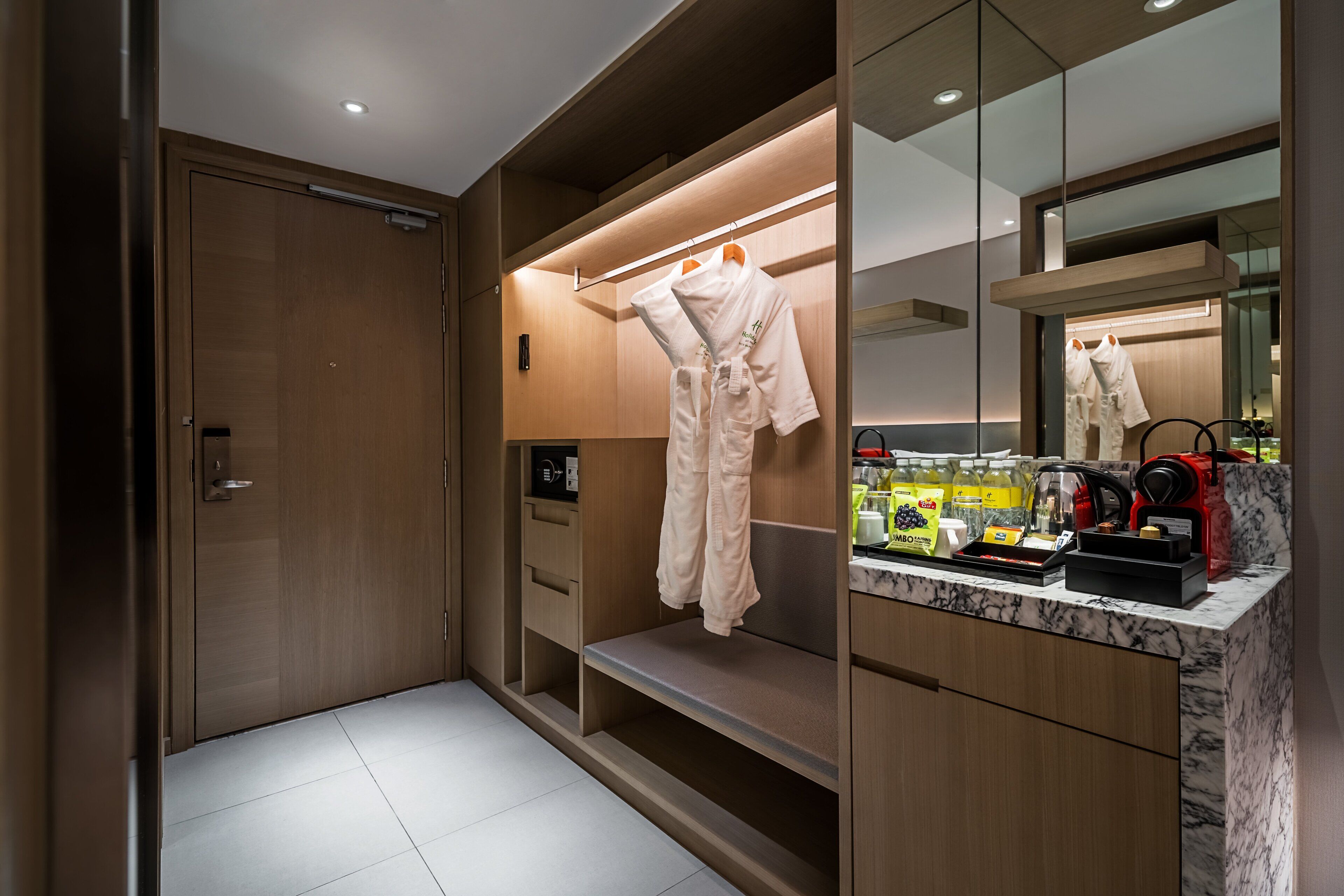 minibar, in-room safe, desk, laptop workspace